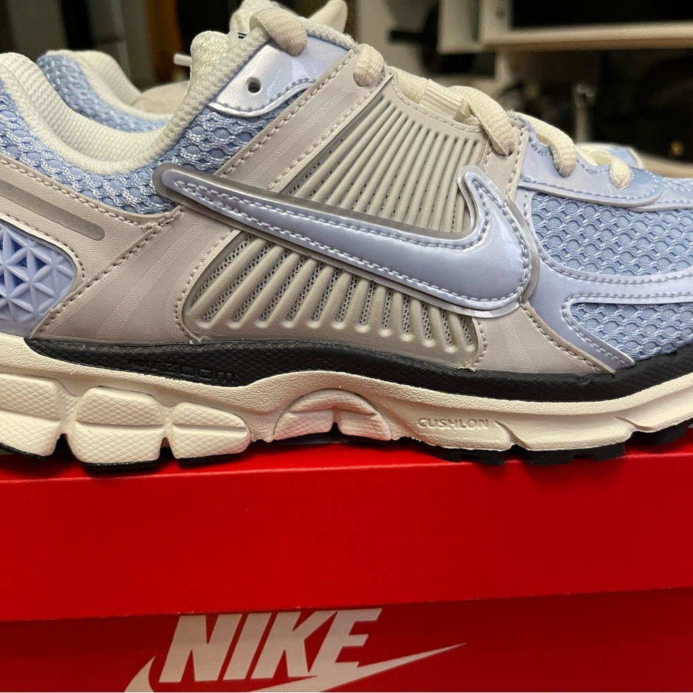 Nike - Picture 5 of 6